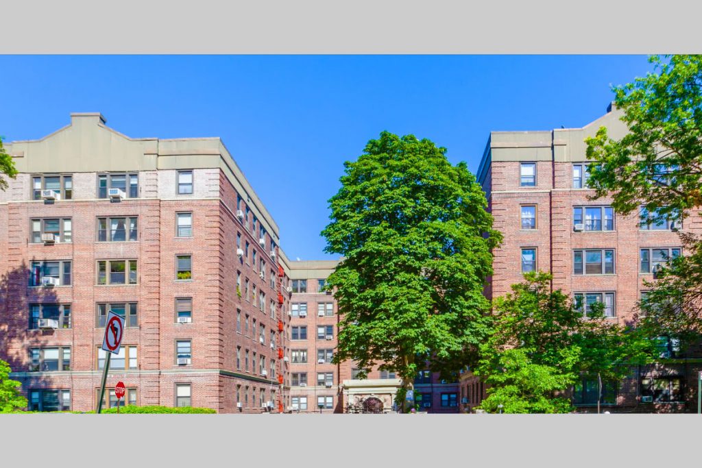 A photo of the front of the Henry Hudson Apartment building